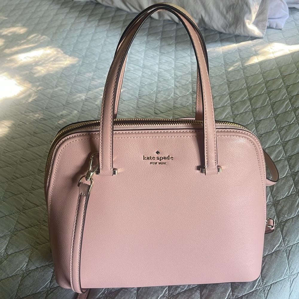Beautiful pink Kate Spade crossbody.
